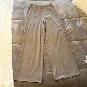 High-Waisted PowerSoft Trouser Pants- NWOT
Old Navy